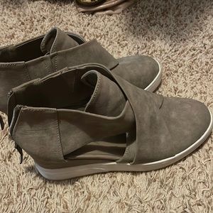 JC wedge. Size 8.5